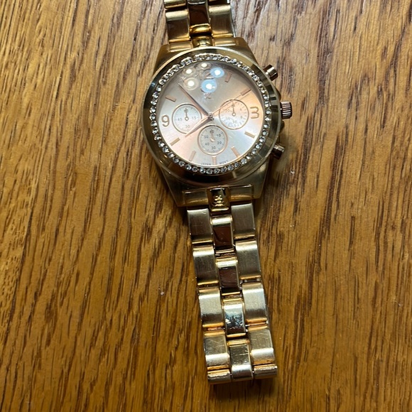 American Eagle Outfitters Accessories - Women’s American Eagle Outfitters Rose Gold Watch 16550 107